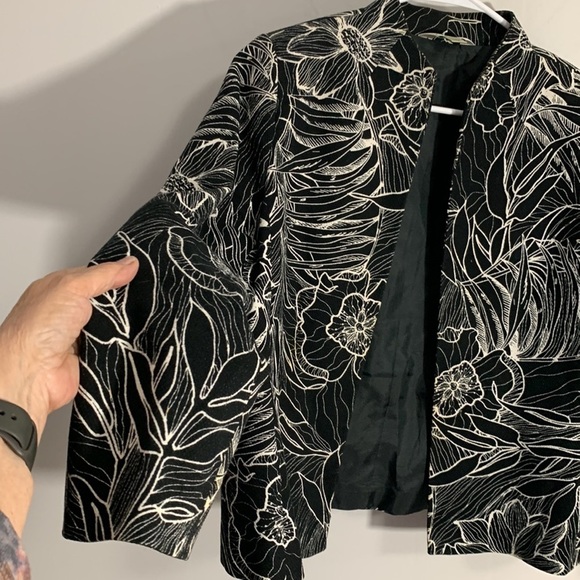 Women’s Austin Reed Blazer Petite Size 12, black & white, very good condition - Picture 4 of 8